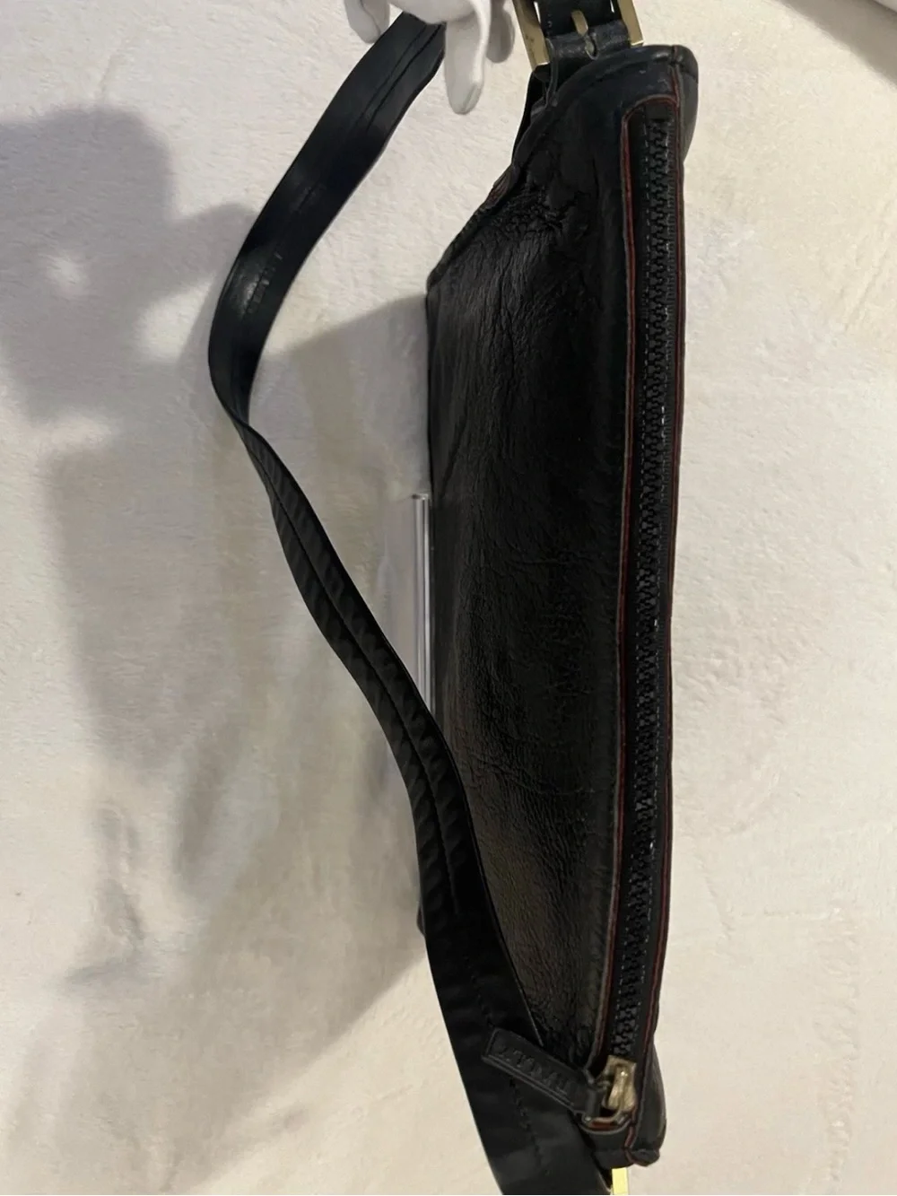 💚 Bally Switzerland Leather Black Shoulder Bag With Inside Pouch💚